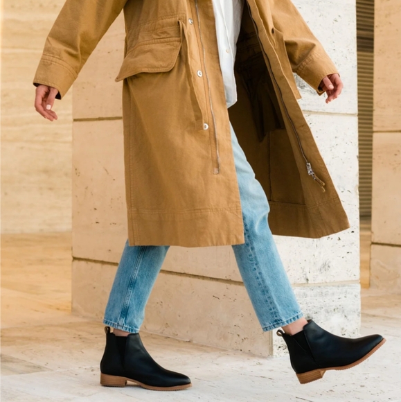 Nisolo Eva Chelsea Boot Black - Picture 3 of 9